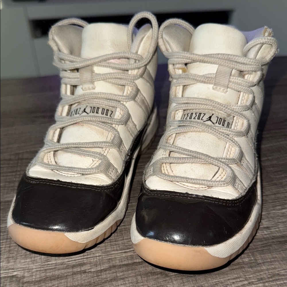 Kids Jordan 11 Neapolitan brown